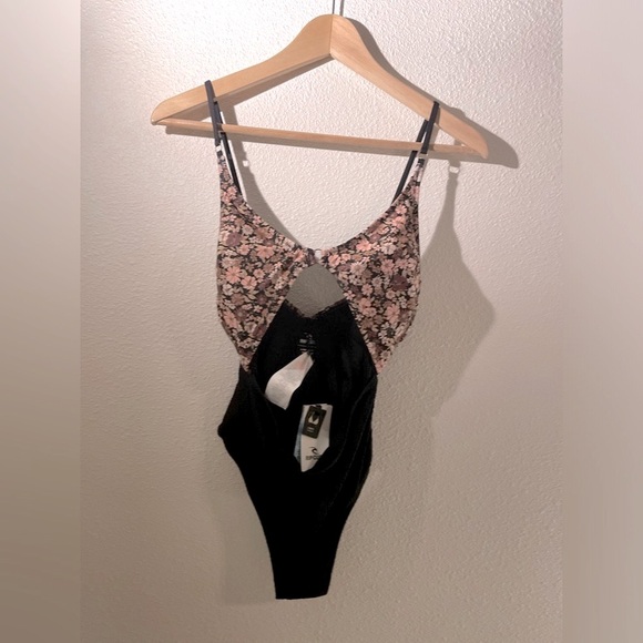 RIP CURL Sea Of Dreams One Piece Swimsuit - Picture 5 of 8